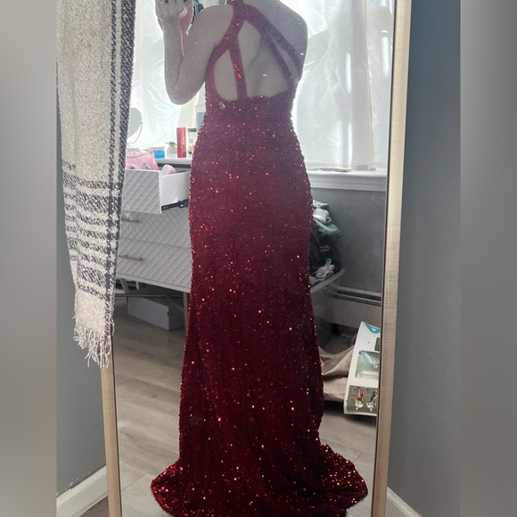 Bright Red Mermaid Glitter One-Shoulder Backless Prom Dress With Sequins - Picture 3 of 9